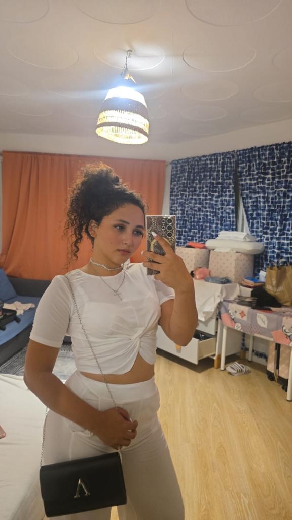 635250185: Chica busca chico en Almería