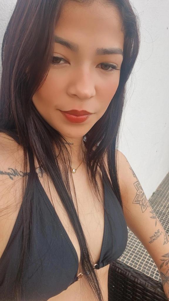 617440311: Chica busca chico en Sevilla