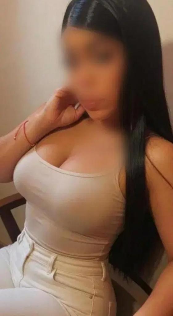 665658111: Chica busca chico en Barcelona