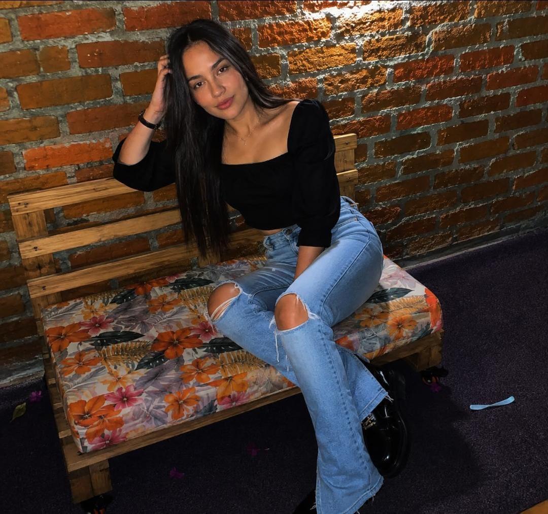 Chica busca chico en Ibiza: 