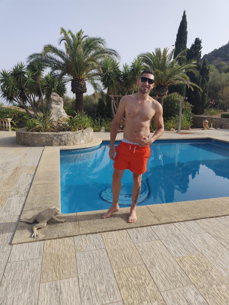 Chico busca chica en Mallorca: 