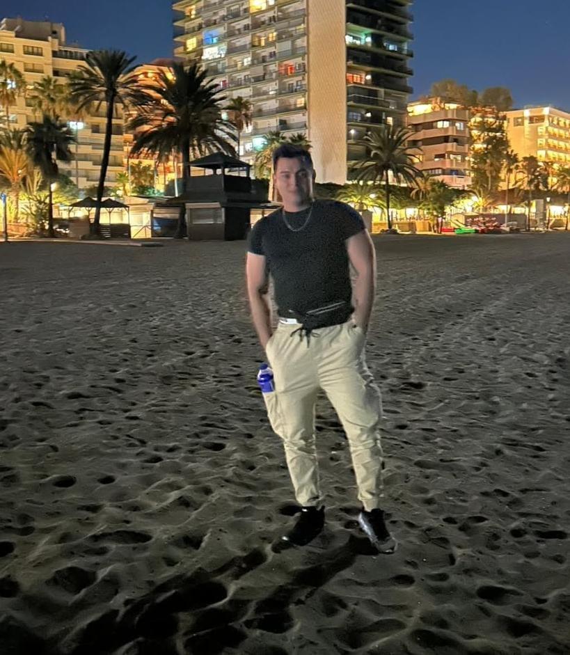 679034217: Chico busca chica en Barcelona