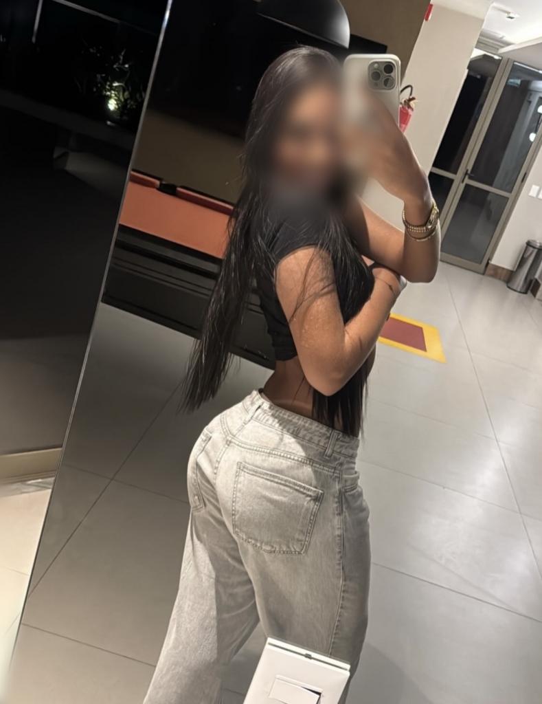 613852278: Chica busca chico en Sevilla