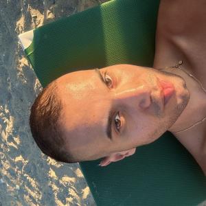 643645160: Chico busca chica en Barcelona