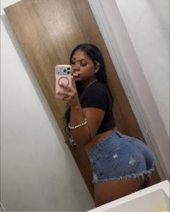 743040395: Chica busca chico en Valencia