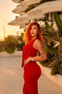 663031897: Chica busca chico en Ibiza