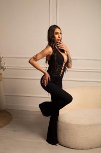 663031897: Chica busca chico en Ibiza