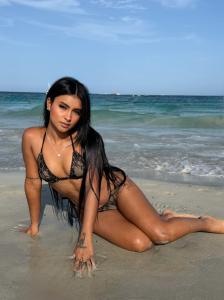 663031897: Chica busca chico en Ibiza