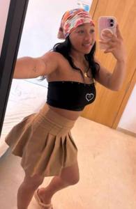 661121893: Chica busca chico en Sevilla