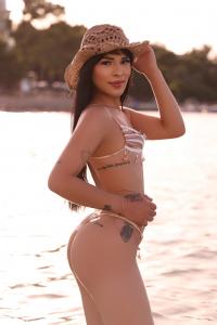 605768826: Chica busca chico en Ibiza