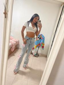 687032100: Chica busca chico en Barcelona