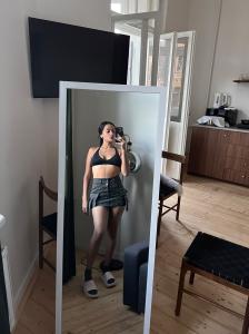743043493: Chica busca chico en Madrid