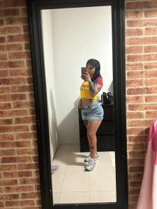 695882206: Chica busca chico en Barcelona
