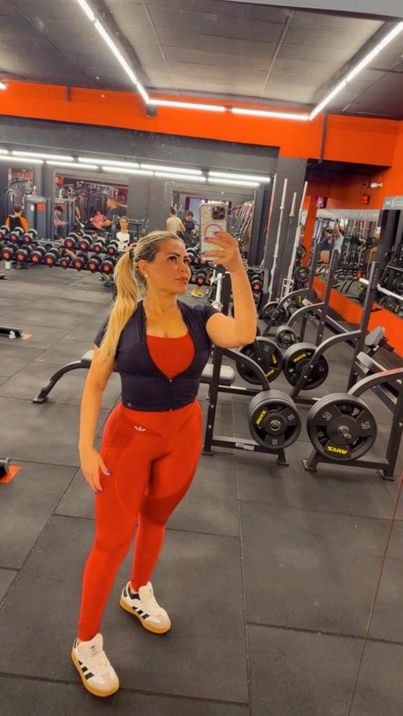 657219699: Chica busca chico en Ibiza