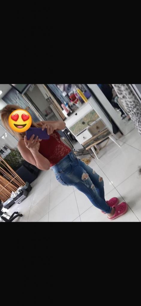 697482863: Chica busca chico en Huelva