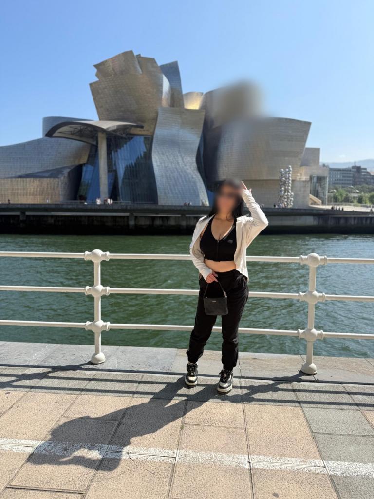 631280870: Chica busca chico en Cantabria