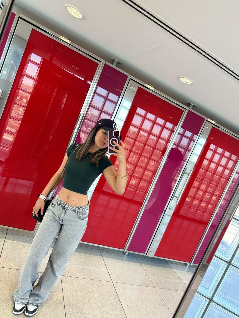 663077552: Chica busca chico en Málaga
