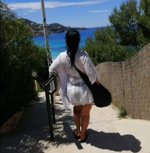 664371235: Chica busca chico en Valencia