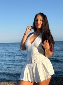 Chica busca chico en Ibiza: 