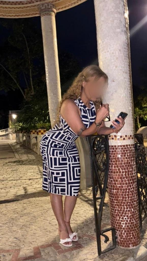 658377549: Chica busca chico en Barcelona