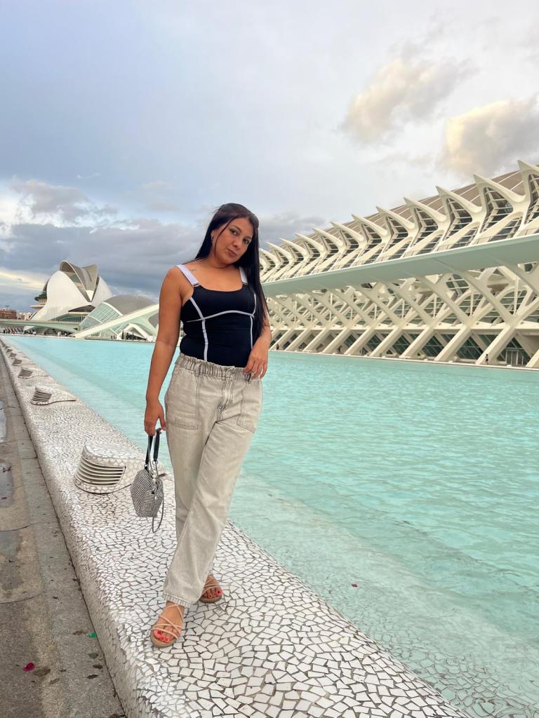 612223217: Chica busca chico en Barcelona