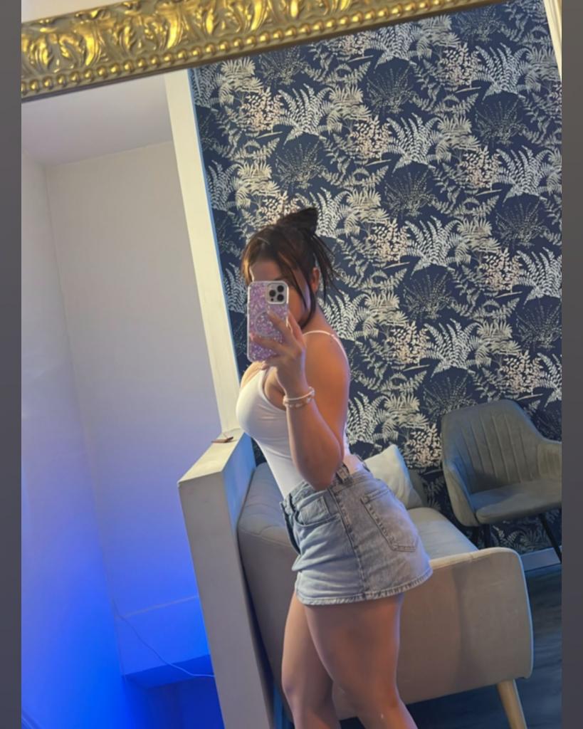 672962231: Chica busca chico en Gerona