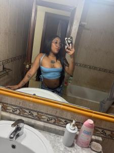 647988449: Chica busca chico en Sevilla