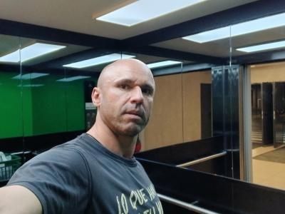 647408013: Chico busca chica en Madrid