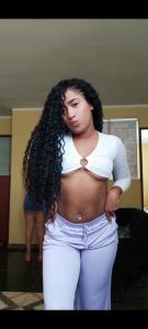 647988449: Chica busca chico en Sevilla