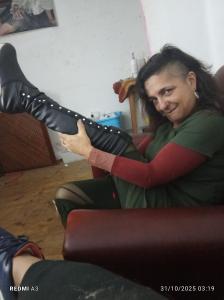 621058921: Chica busca chico en Pontevedra