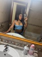 647988449: Chica busca chico en Sevilla