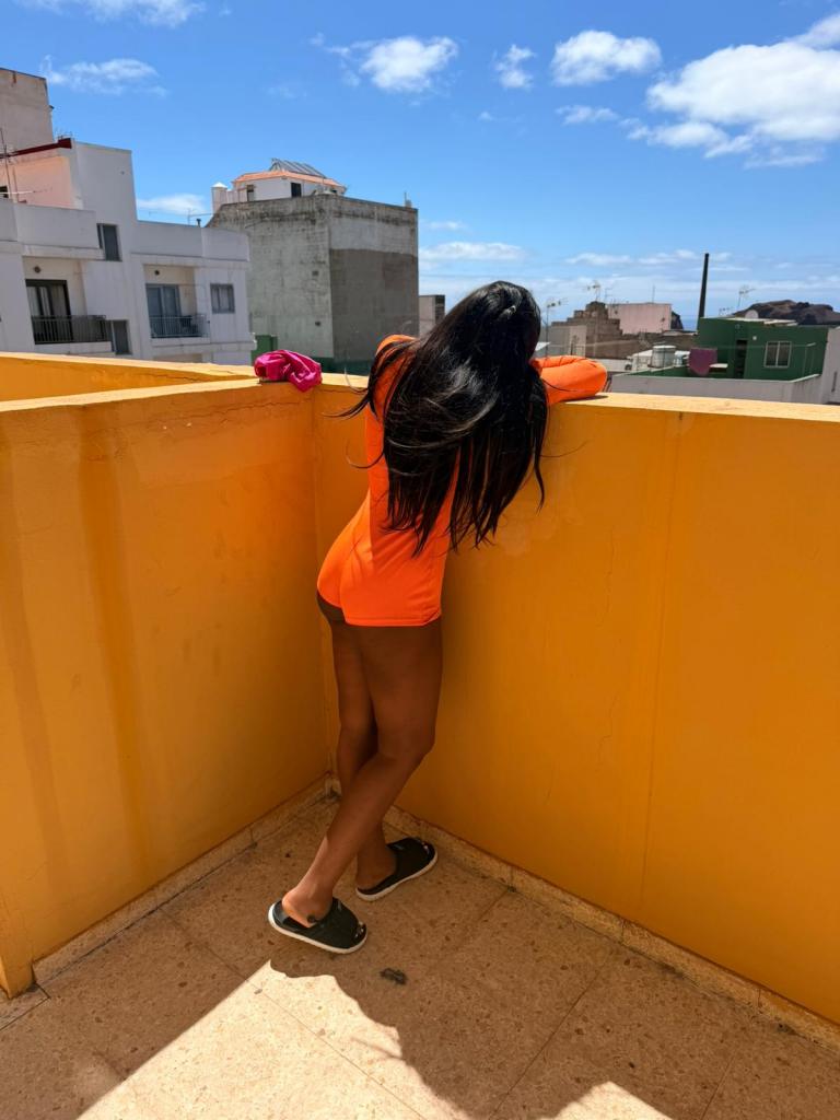 Chica busca chico en Tenerife: 