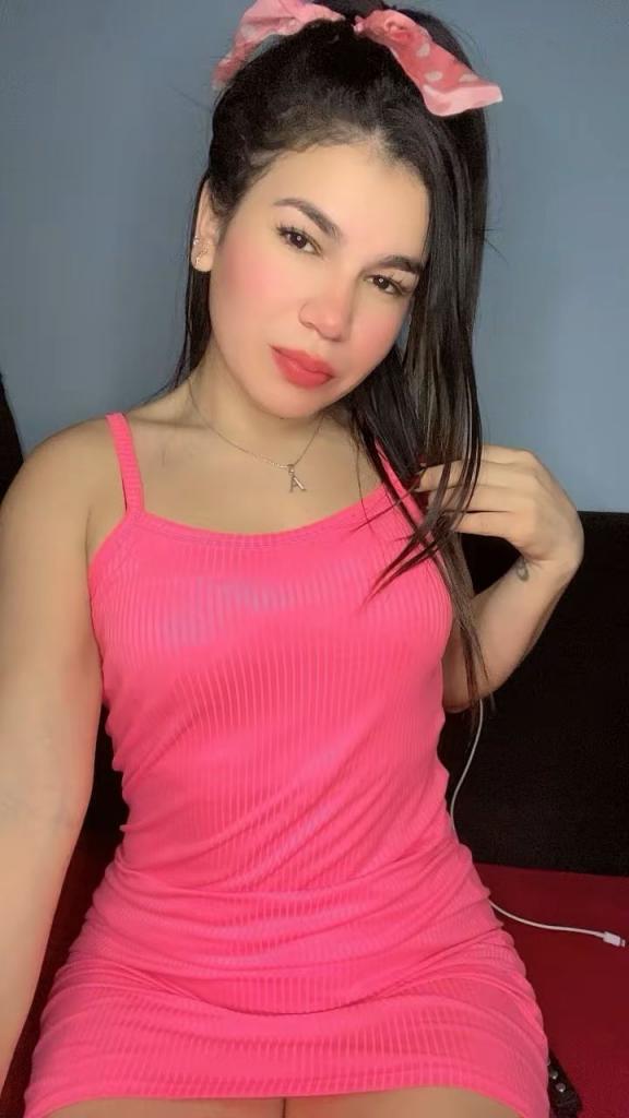 662192785: Chica busca chico en Sevilla