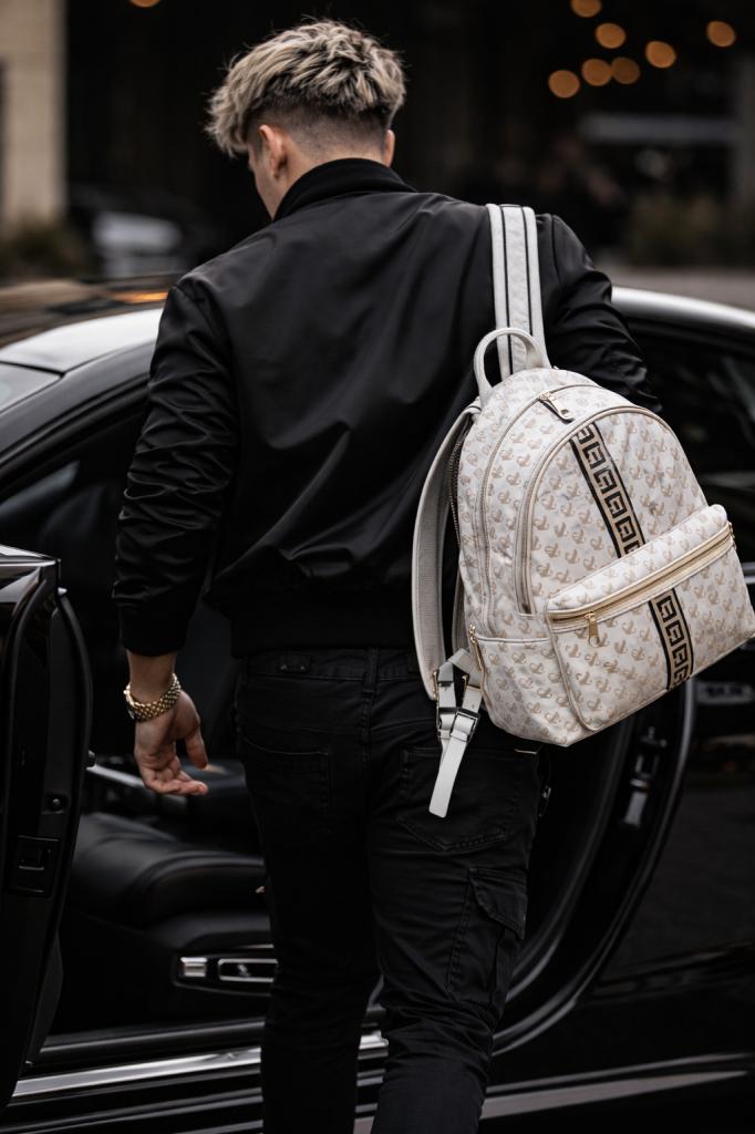 Chica busca chico en Murcia: Chica busca chico