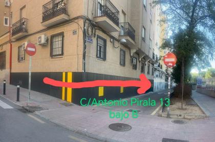 688106992: Chica busca chico en Madrid