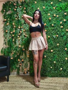 664874220: Chica busca chico en Madrid