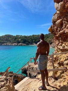 608463171: Chico busca chica en Barcelona