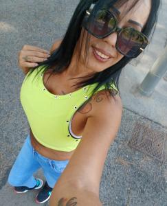 663811939: Chica busca chico en Barcelona