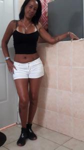 663811939: Chica busca chico en Barcelona