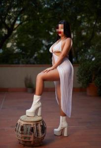 647781424: Chica busca chico en Sevilla