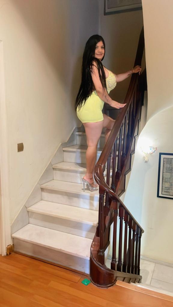 687658076: Chica busca chico en Sevilla