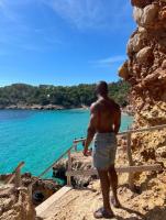 608463171: Chico busca chica en Barcelona