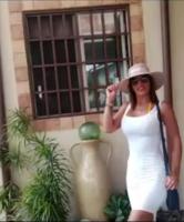 663811939: Chica busca chico en Barcelona