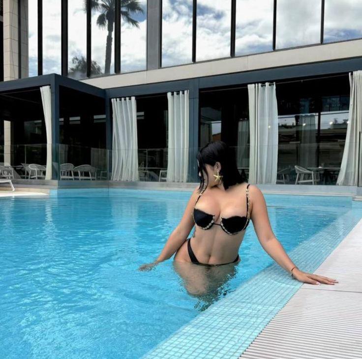 667599801: Chica busca chico en Sevilla