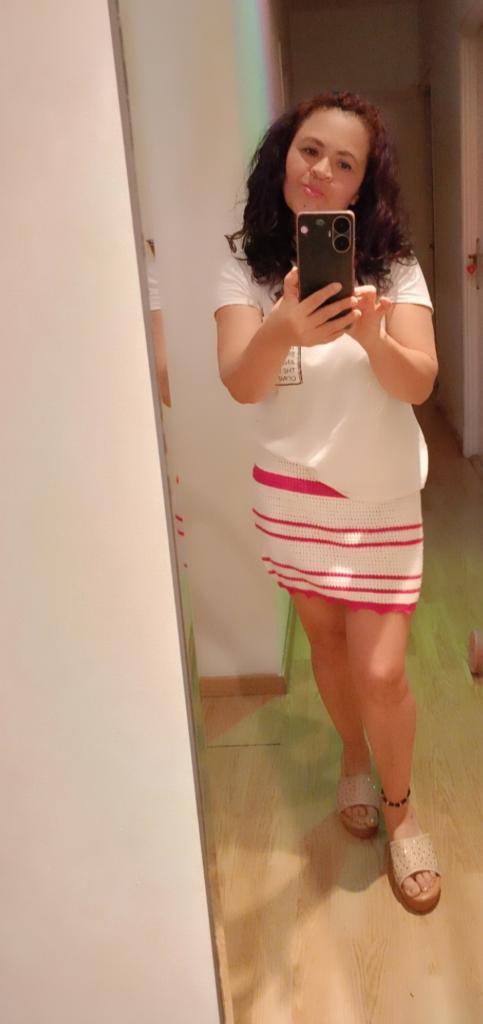 610739471: Chica busca chico en Barcelona