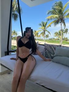 663412349: Chica busca chico en Barcelona