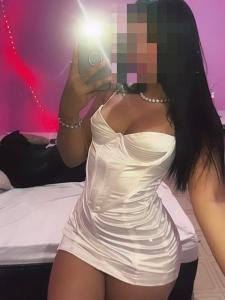 610647734: Chica busca chico en Sevilla