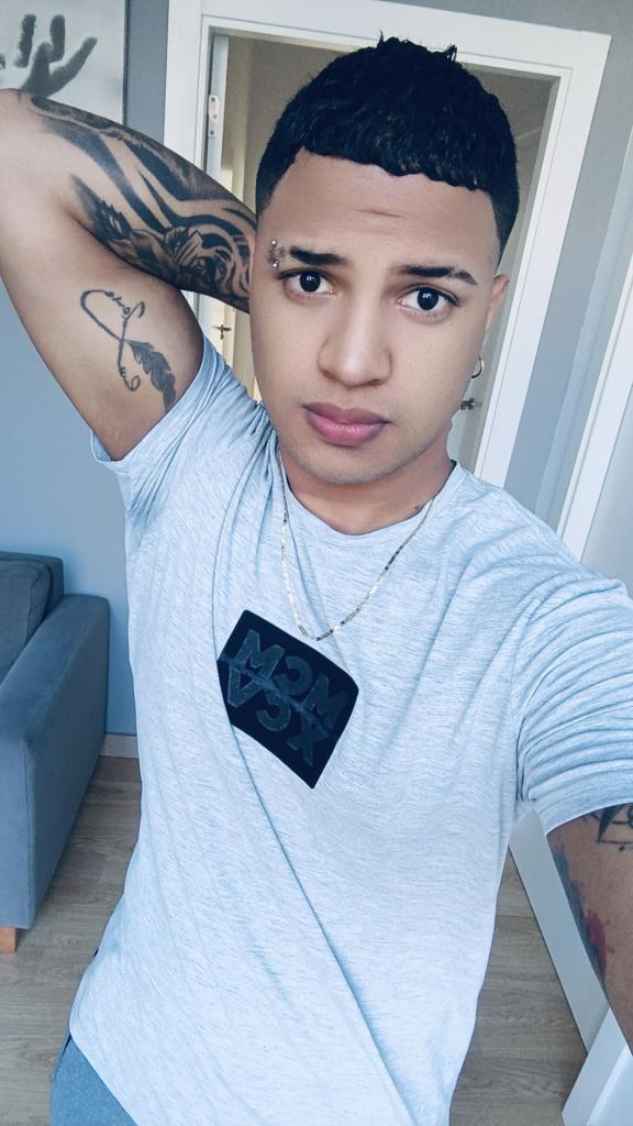 663496572: Chico busca chica en Valencia