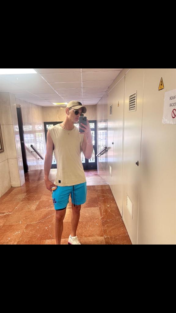 Chico busca chica en Sevilla: 