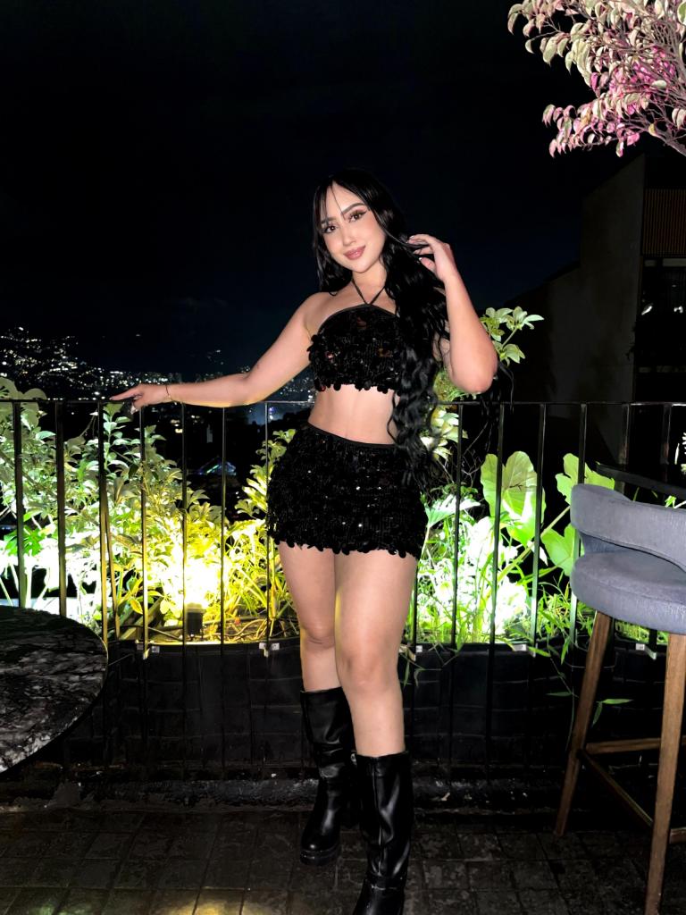 637245459: Chica busca chico en Málaga